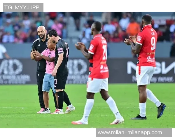 梅西与赖斯任意球精彩对决谁更胜一筹一起来看看吧