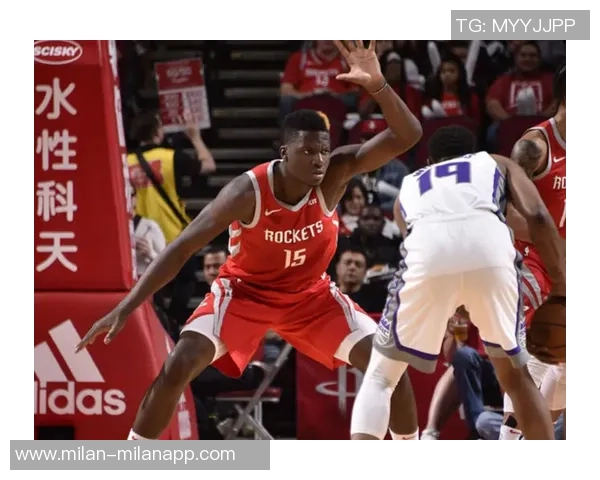 格雷森阿伦外线火力全开12投6中砍下17分4篮板5助攻表现抢眼