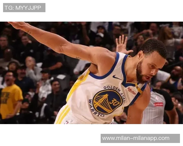 波杰与库里携手迎来第三年默契加深与巴特勒的配合日益成熟